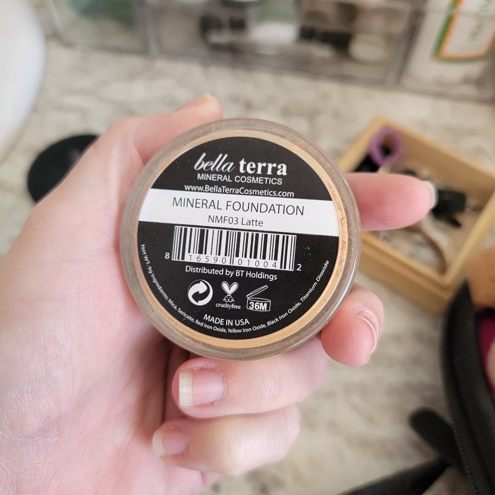 Bella Terra Late Mineral Foundation Powder